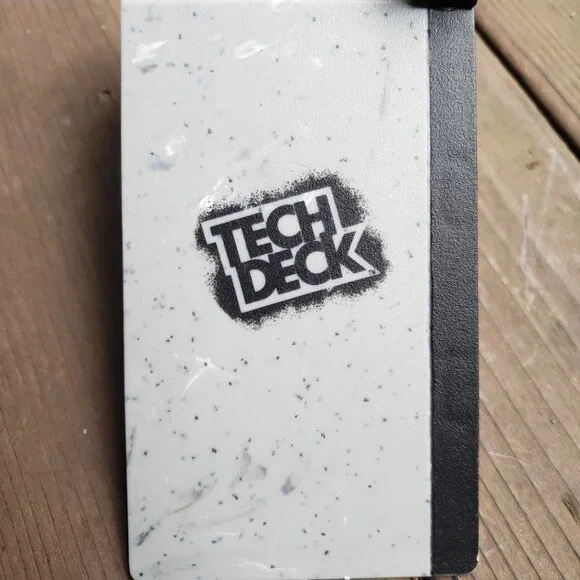 TECH DECK Ramp - Mini Fingerboard Skateboard Ramp - Picture 11 of 11